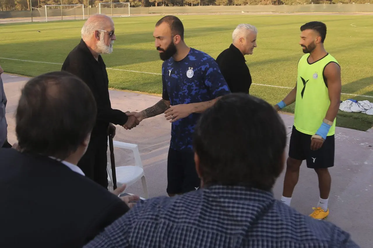 دورهمی شهریاری و پیشکسوتان در تمرین استقلال