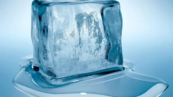  هشدار پزشکان به عاشقان یخ خوردن/ این عادت به قیمت ابتلا به "کبد چرب" تمام می‌شود