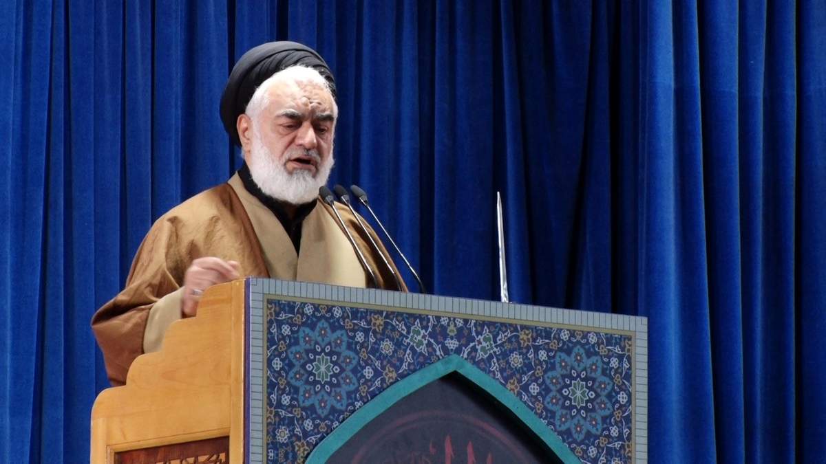 امام جمعه اصفهان: وضعیت فرهنگی و حجاب و عفاف در برخی مناطق شهر مناسب نیست