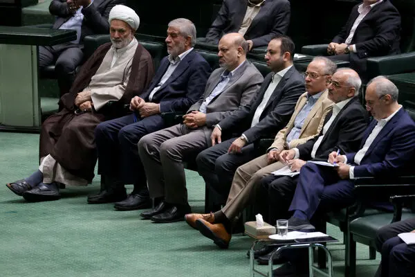 مسعود پزشکیان لایجه بودجه را به مجلس داد