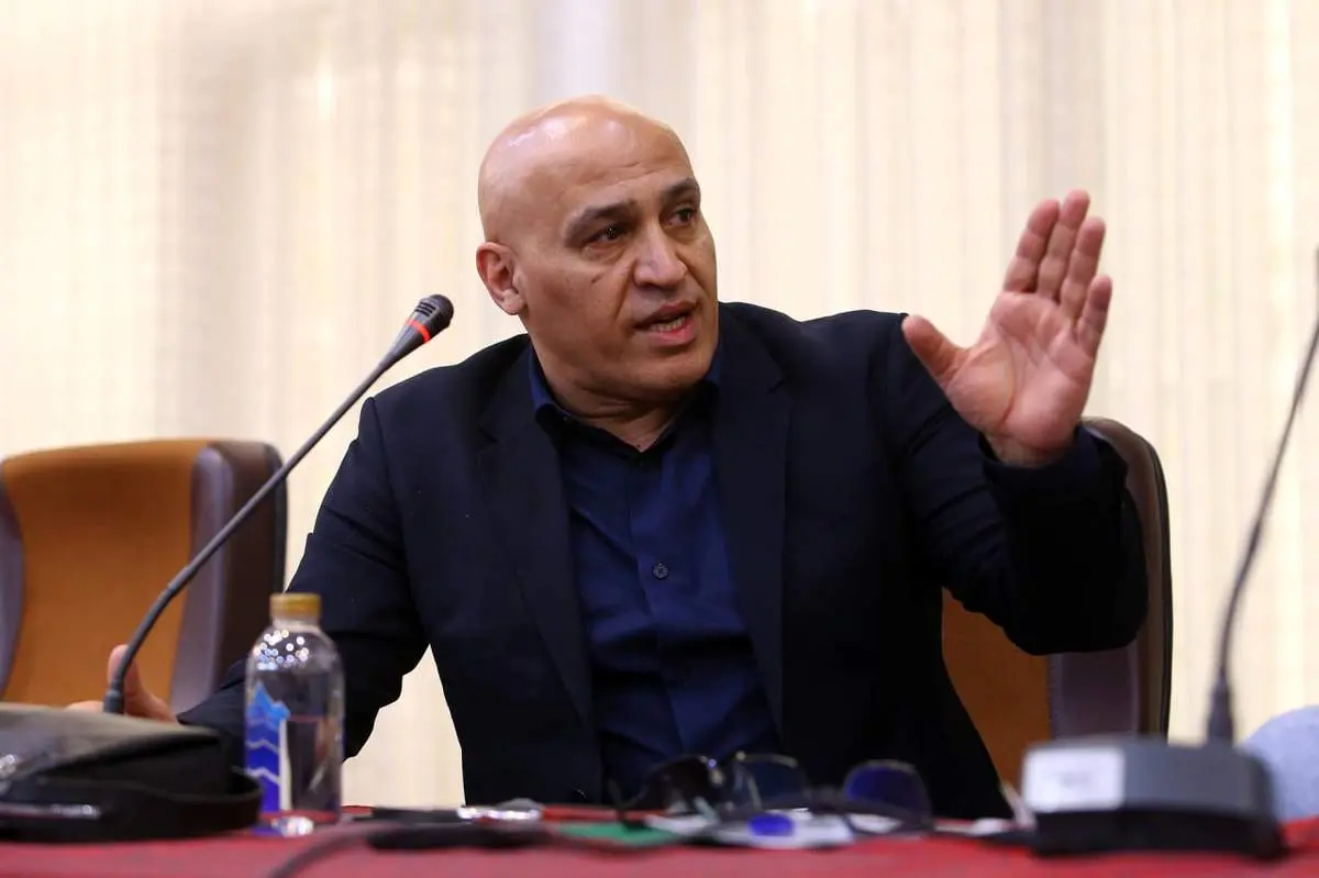 استقلال در مرکز جنجال: گفتوگوی داغ منصوریان و ساعده سیما سرخط اخبار شد!