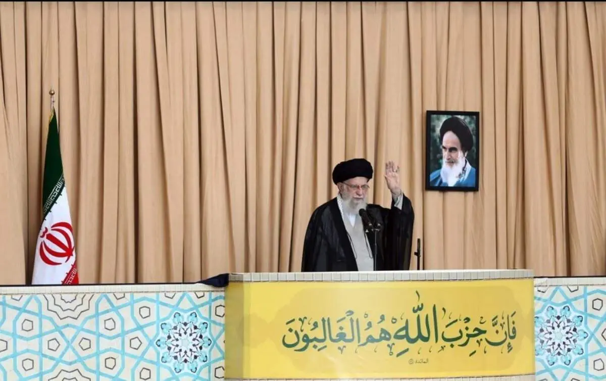 متن کامل ترجمه‌ی فارسی خطبه‌ی عربی رهبر انقلاب در نماز جمعه امروز تهران 
