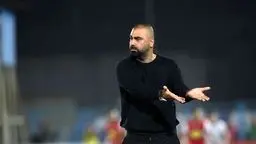 درگیری جنجالی مازیار زارع و خداداد عزیزی در بازی ملوان – تراکتور/ کار بالا گرفت