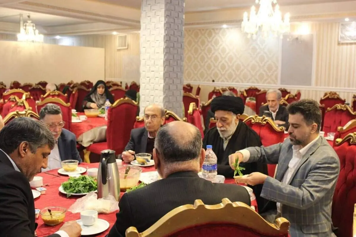 حضور شخصیت‌های سیاسی در افطاری «روزنامه مستقل»؛ فائزه هاشمی، عباس آخوندی و معاون پزشکیان 