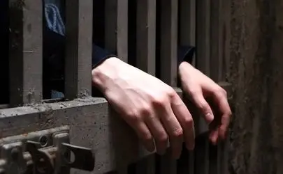 اسیدپاشی هولناک در غرب تهران؛ حمله مرموز به پدر و دختر ۱۱ ساله!