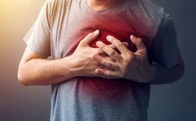 هشدار جدی پزشکان: علائم پنهان حمله قلبی را جدی بگیرید تا جانتان را نجات دهید