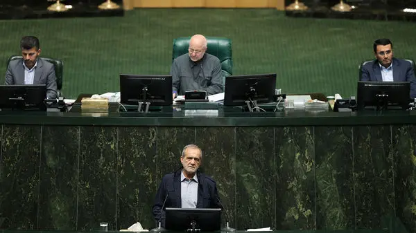 وزیر نیرو: برق مشترکان پر مصرف آب را قطع می‌کنیم!