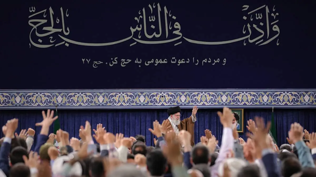 رهبر انقلاب در دیدار با کارگزاران حج: حادثه تلخ بندر شهید رجایی به شدت دل‌مان را سوزاند