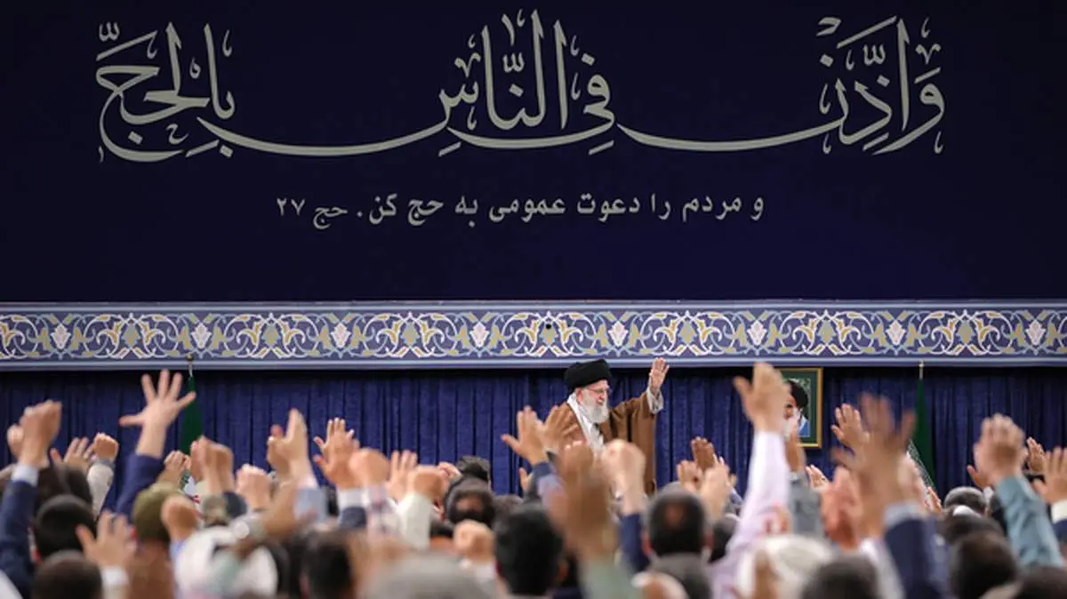 رهبر انقلاب در دیدار با کارگزاران حج: حادثه تلخ بندر شهید رجایی به شدت دلمان را سوزاند