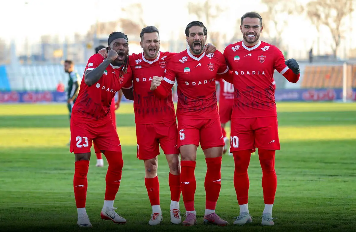 وضعیت عجیب داوری در بازی پرسپولیس/ یک پنالتی و یک کارت قرمز از دست رفت