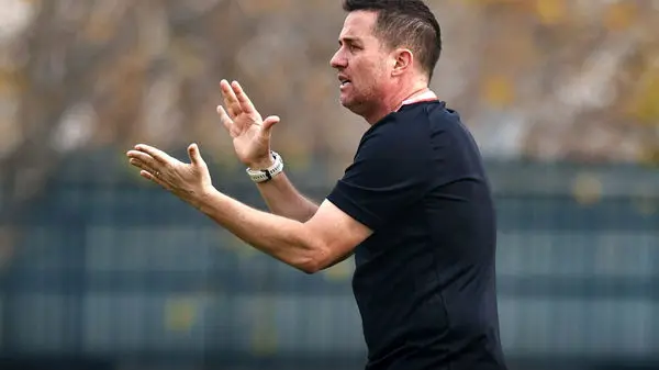 هجوم بی‌سابقه هواداران به ورودی‌های ورزشگاه اراک