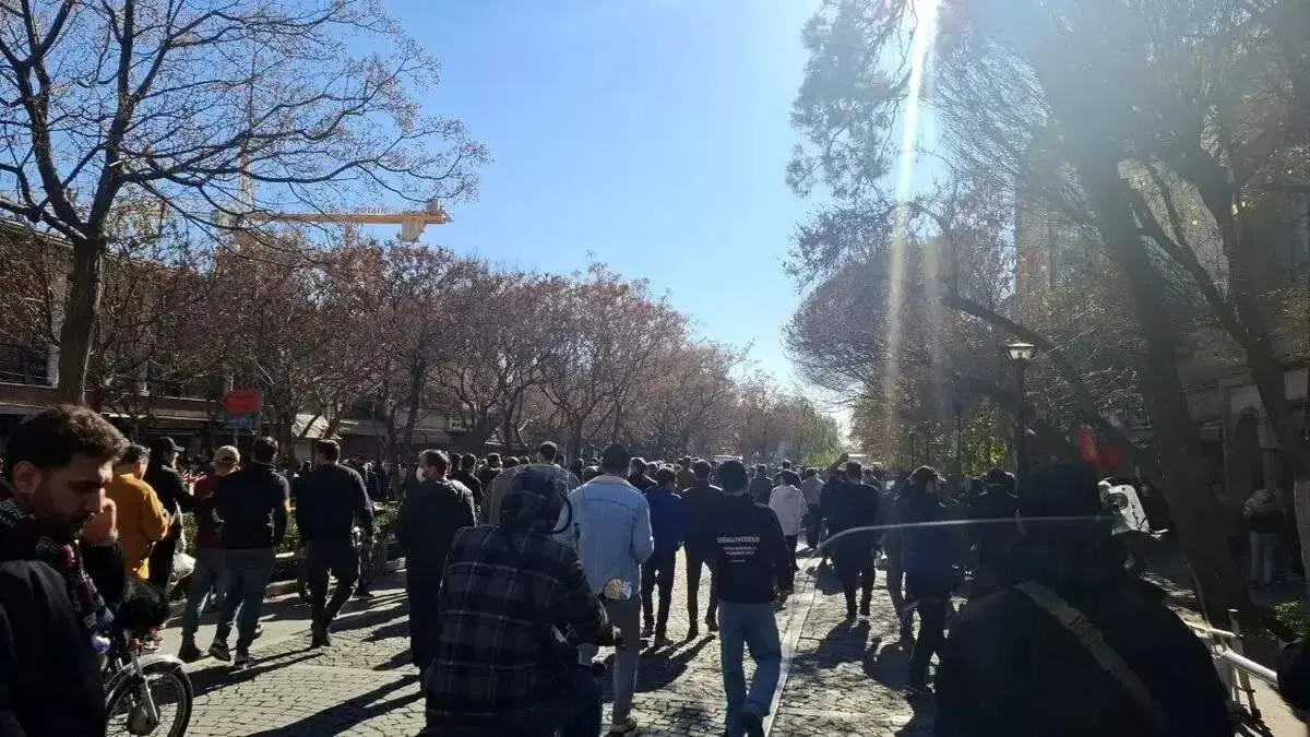 التهاب در بازار موبایل تهران: تجمع کاسبان در قلب پایتخت