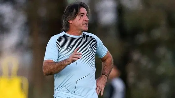 خبر بد برای هواداران استقلال: ساپینتو و مدافع مغضوب آشتی کردند+عکس