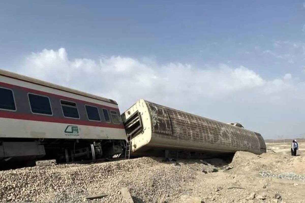 حادثه ناگوار برای قطار تهران-کرمان! چند واگن از ریل خارج شد – مسافران سالم‌اند اما سوالات بی‌پاسخ!
