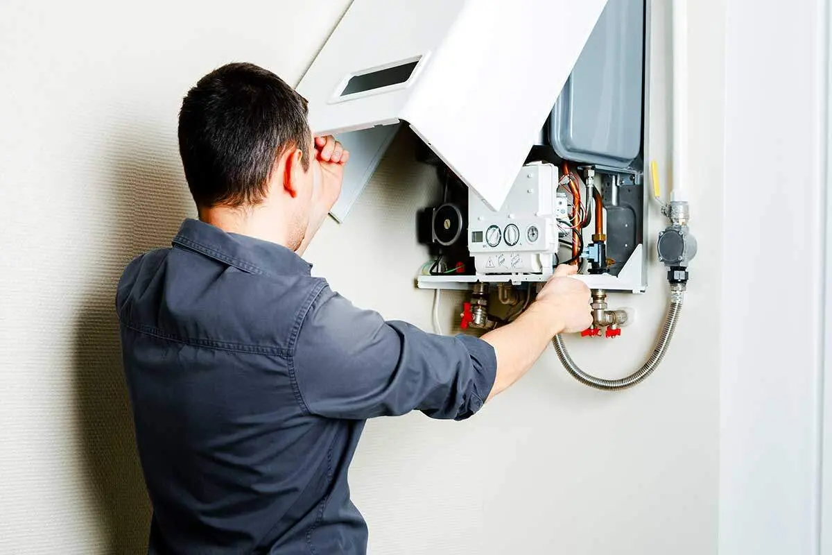 چرا خاموش کردن پکیج هنگام مسافرت ضروری است؟ راهکارهایی برای صرفه‌جویی و ایمنی