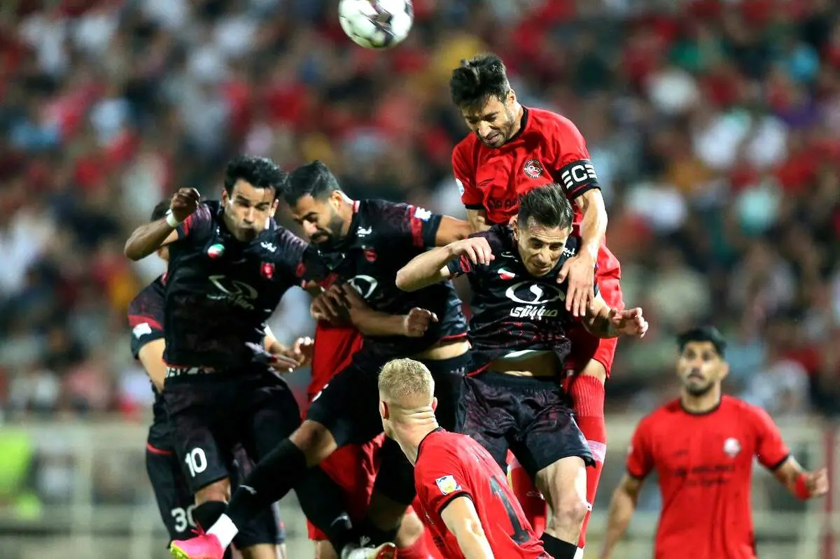 شوک به هواداران پرسپولیس؛ مدافع سابق سرخ‌پوشان در آستانه پیوستن به رقیب