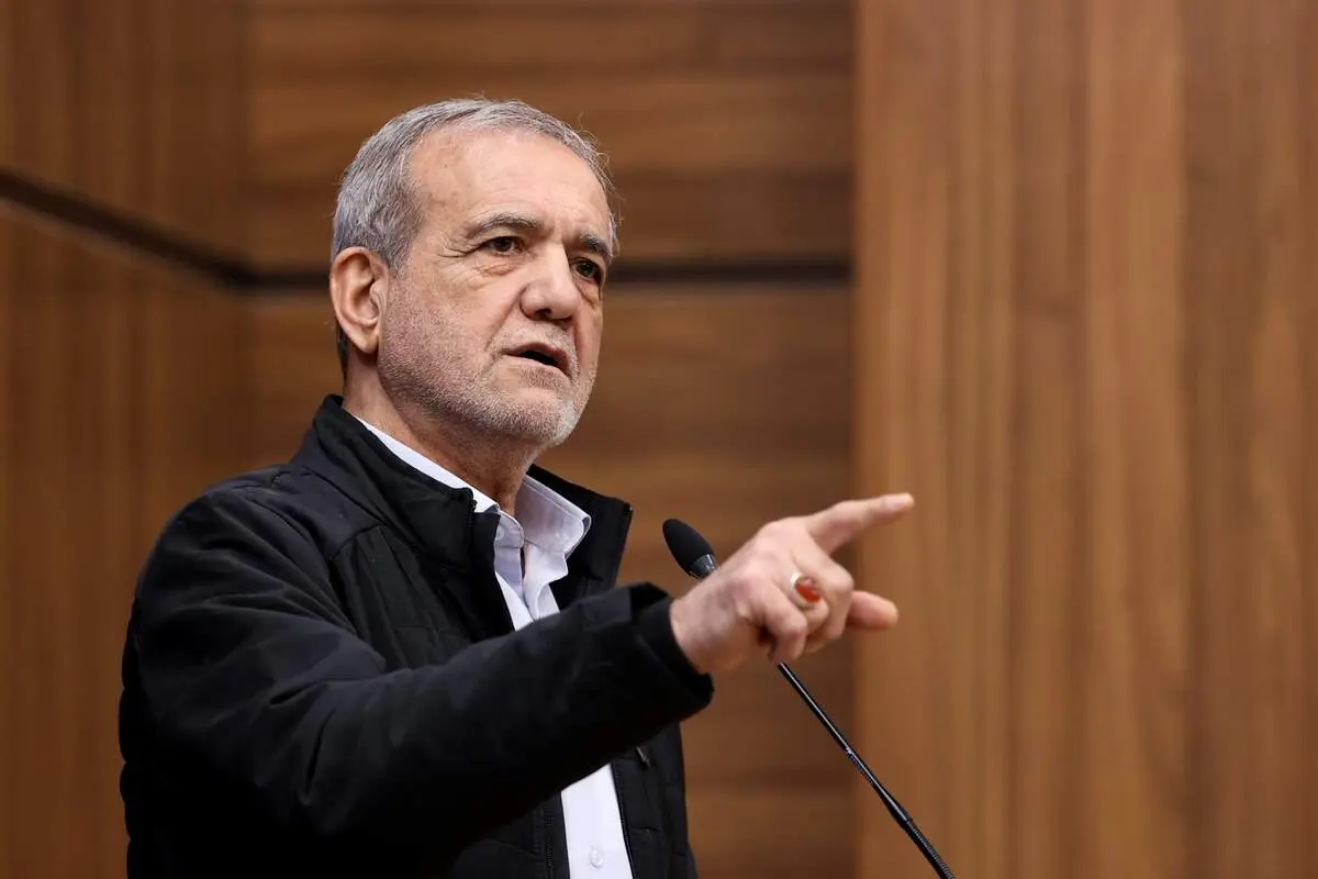 پزشکیان: وظیفه ما فقط این نیست که دست کسی را بگیریم، باید شرایطی بسازیم که دیگر نیازی به گرفتن دست کسی نباشد