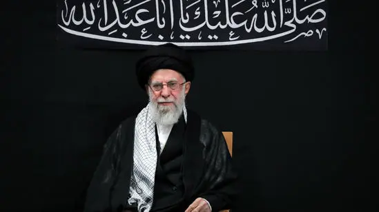 حضور رهبر انقلاب در مراسم عزاداری شب عاشورا در حسینیه امام خمینی