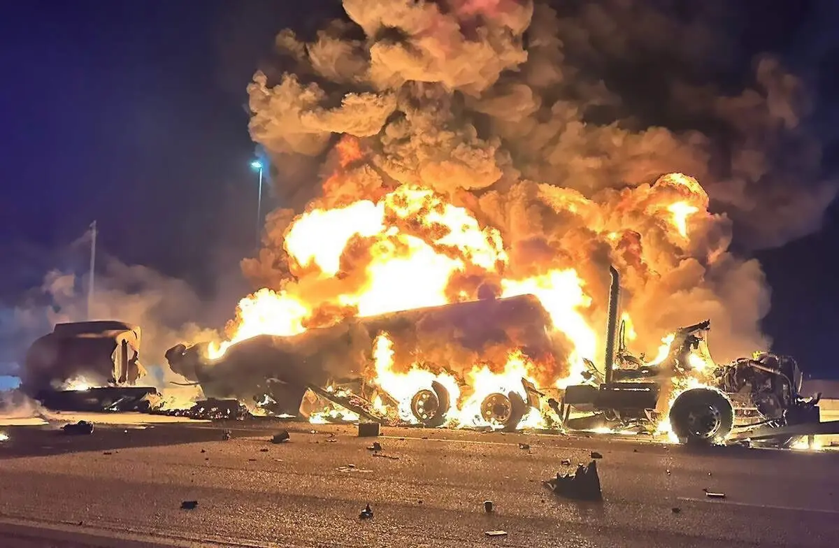فاجعه‌ مرگبار در جاده جنوبی کرمان: انفجار خودروی سوخت‌بر، جان دو نفر را گرفت