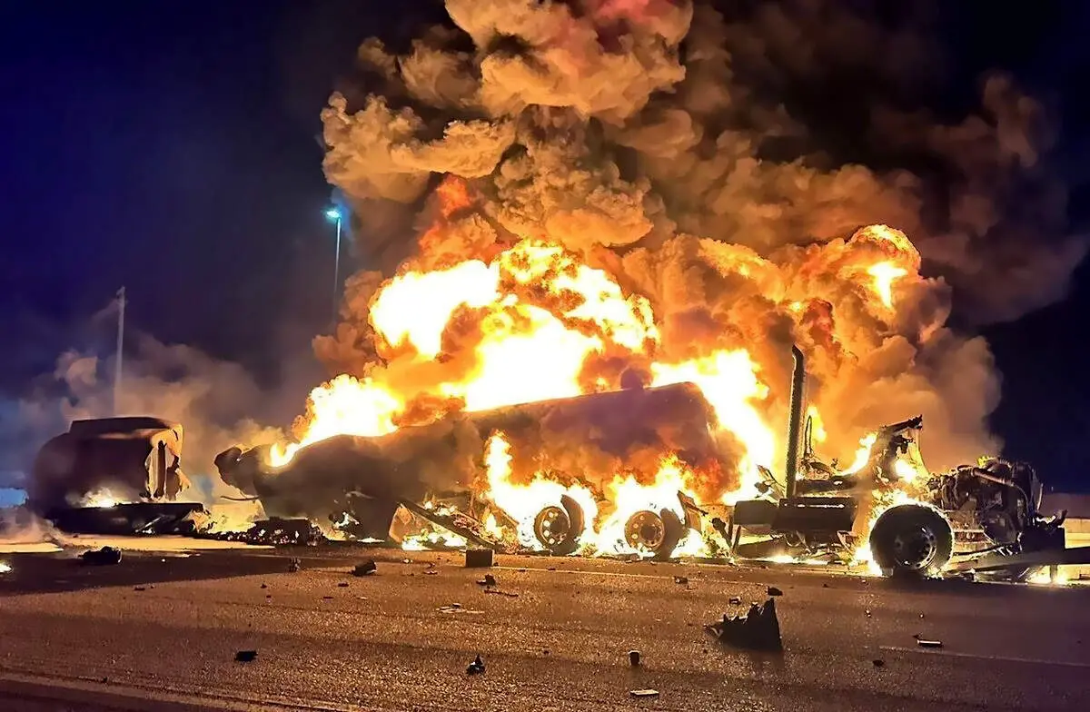فاجعه‌ مرگبار در جاده جنوبی کرمان: انفجار خودروی سوخت‌بر، جان دو نفر را گرفت