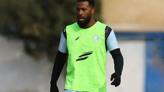 مهاجم گلزن استقلال،  همزمان مدل هم هست