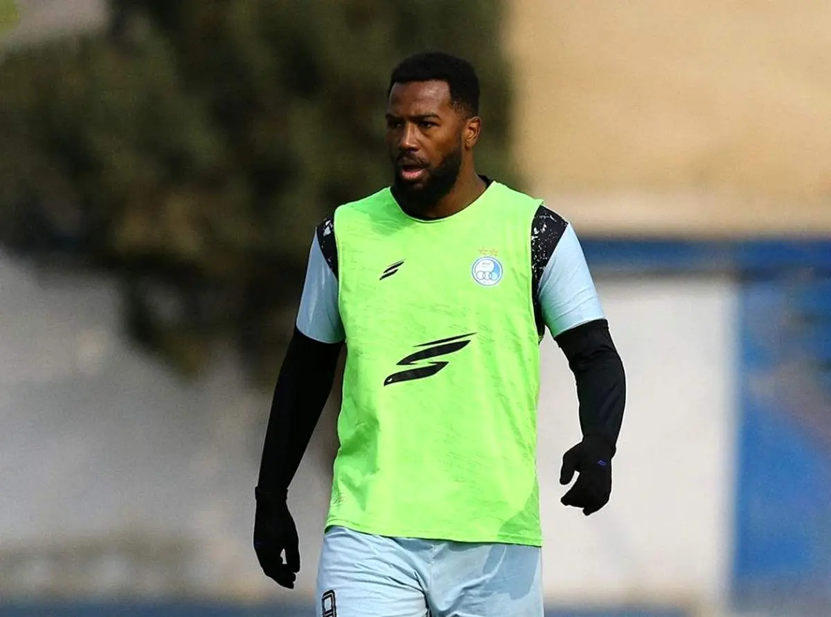 نازون روی اعصاب هواداران استقلال/چه کسی او را به این تیم تحمیل کرد؟