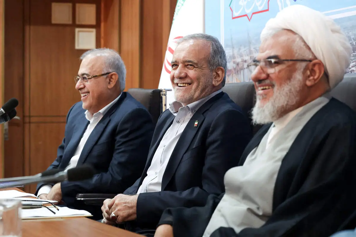 پزشکیان: برخی به پیشنهاد انتقال پایتخت به سمت خلیج فارس انتقاد کردند، اما دیدند این الزام است، نه انتخاب