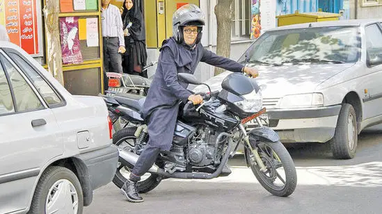 تصمیم نهایی دولت در آخرین گام: موتور سواری زنان قانونی شد