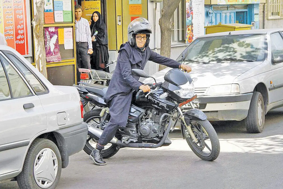 تصمیم نهایی دولت در آخرین گام: موتور سواری زنان قانونی شد