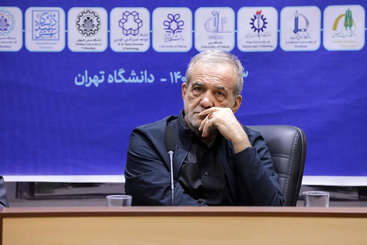 پزشکیان: در برخی دانشگاه‌ها، اساتید و نخبگان را تحت فشار قرار می‌دهند؛ این رویه باید اصلاح شود