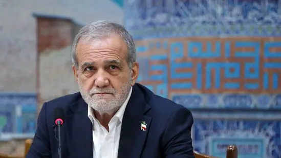 پزشکیان: سران سه قوه در کنار یکدیگر هستند و مقام معظم رهبری نیز با قدرت از این مسیر پشتیبانی می‌کنند