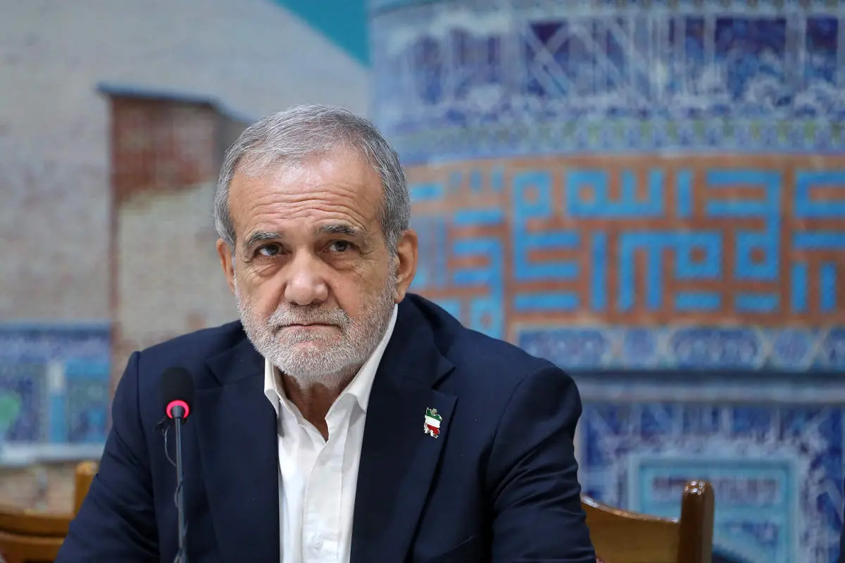 پزشکیان: سران سه قوه در کنار یکدیگر هستند و مقام معظم رهبری نیز با قدرت از این مسیر پشتیبانی می‌کنند