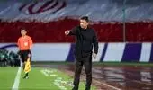 واکنش تند هواداران استقلال به قلعه‌نویی:چرا به پرسپولیس کمک می‌کنی؟