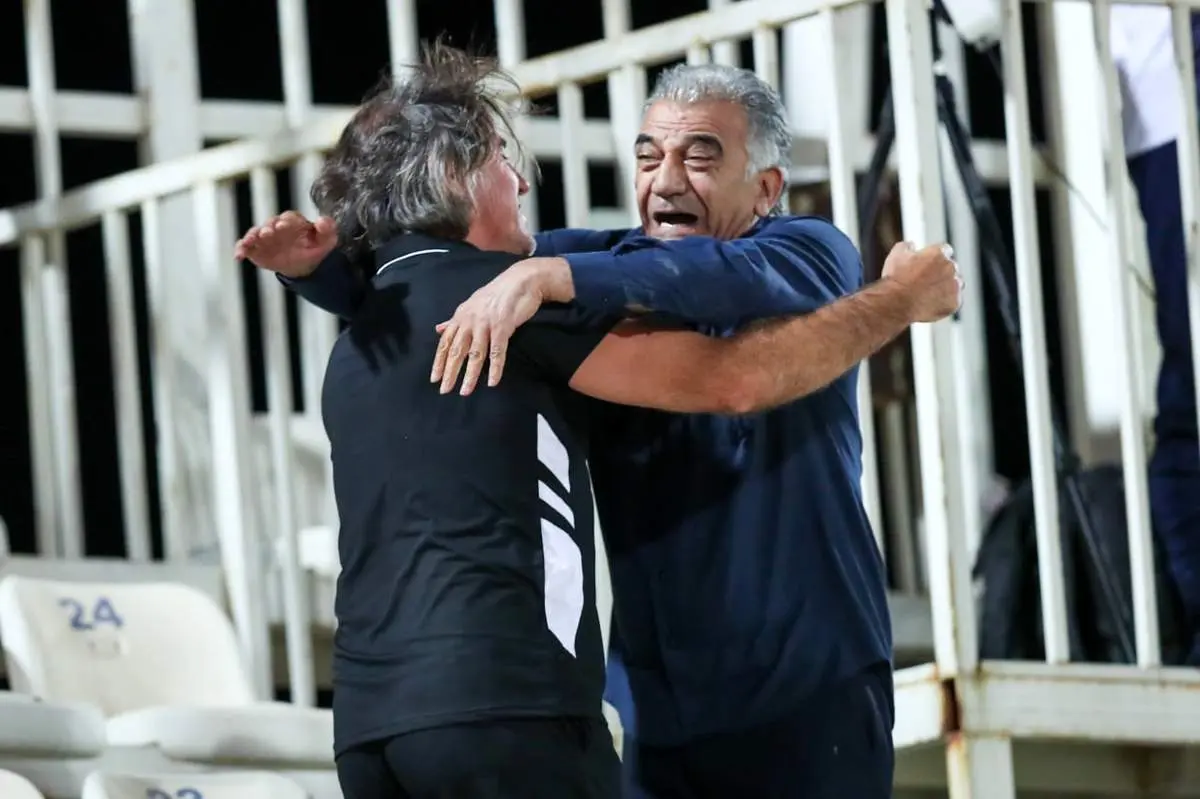 شادی جالب و دیدنی ساپینتو با ستاره استقلال بعد از برد تراکتور