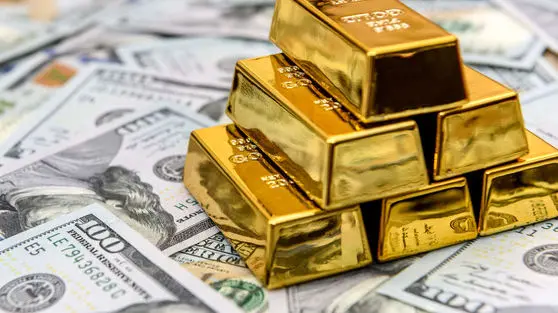 افت سنگین قیمت طلا و سکه با سقوط دلار؛ نیم‌سکه مسیر متفاوتی رفت