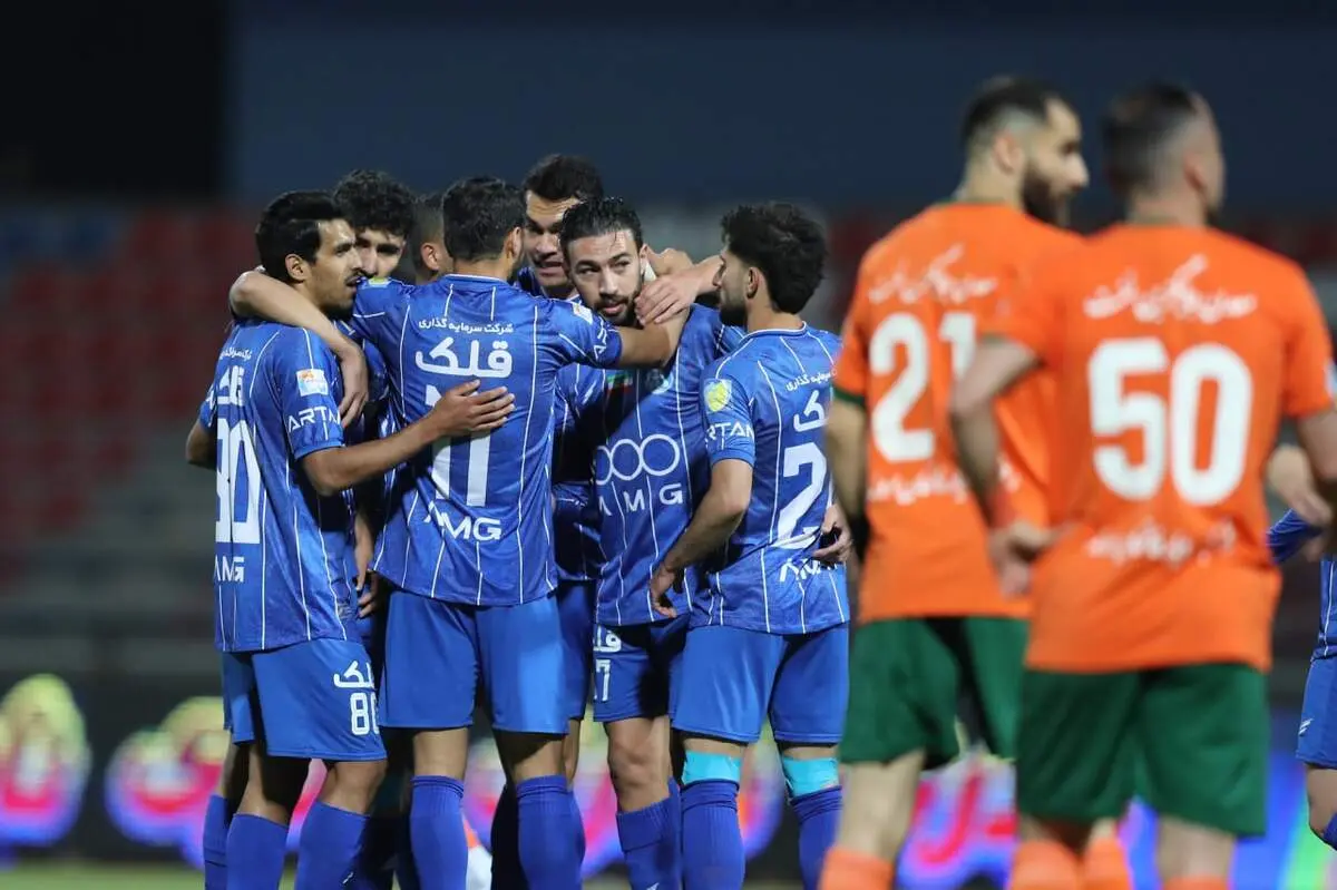 این داور را برای بازی‌های استقلال نگذارید