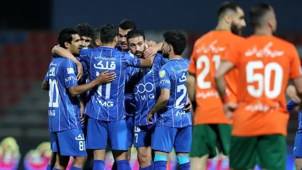 این داور را برای بازی‌های استقلال نگذارید