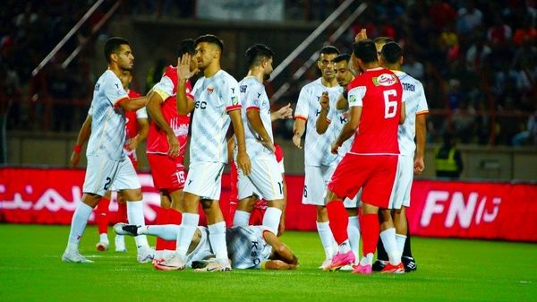 افتضاح VAR در فوتبال ایران: بازی پرسپولیس و فولاد زیر سایه اشتباهات بزرگ