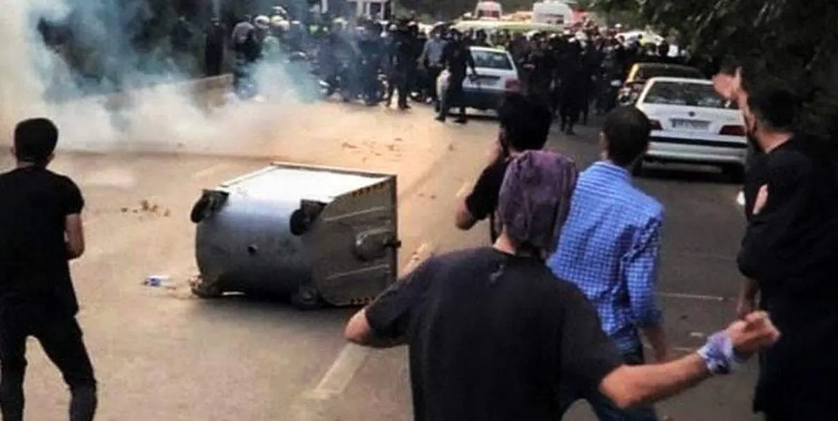 اعتراض گسترده فروشندگان در خیابان جمهوری به نوسانات ارز