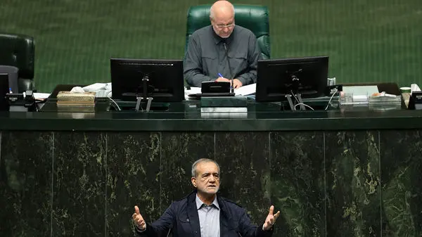 در مجلس: ۱۷۱ نماینده خواستار افزایش فوری حقوق کارمندان و کارگران شدند