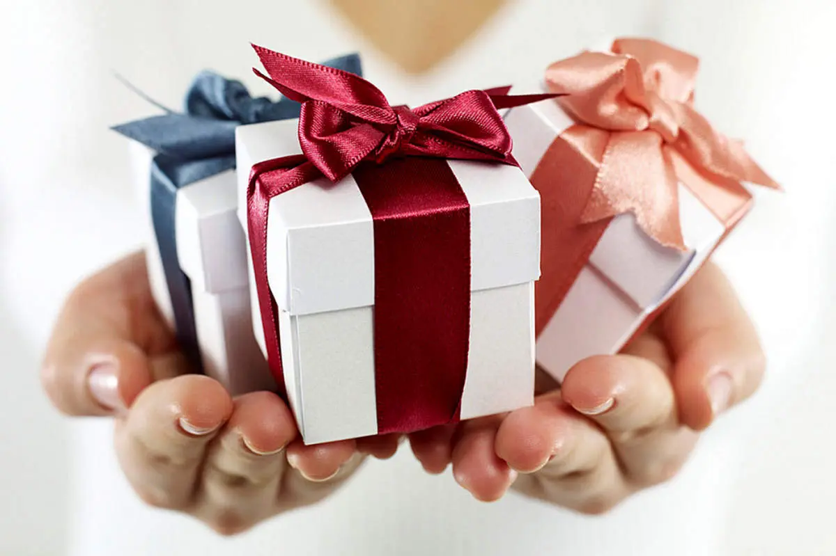 هدیه روز پدر چی بخریم؟ راهنمای جذاب انتخاب محبوب‌ترین کادوها