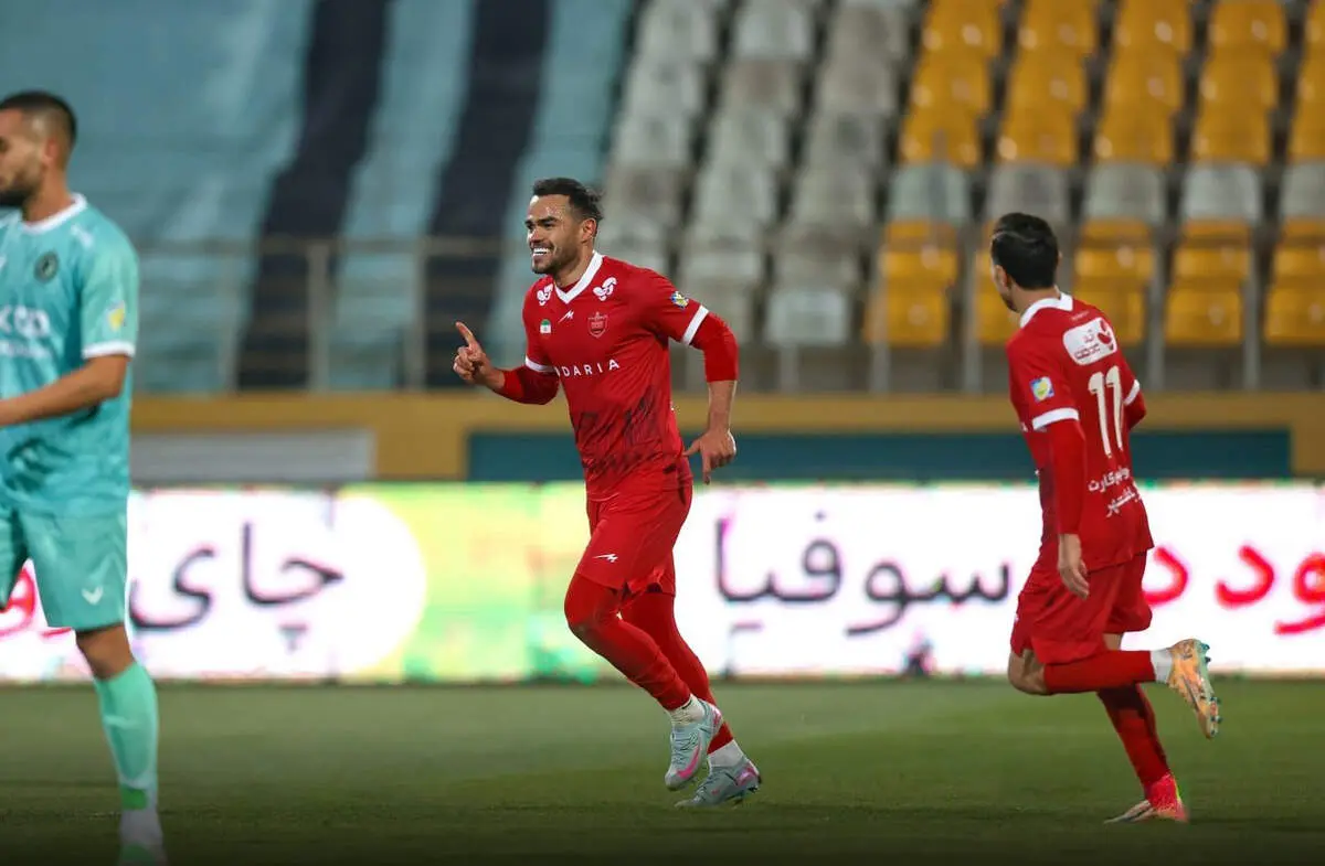 حرکت بحث‌برانگیز اورونوف در بازی پرسپولیس حسابی آتش به‌پا کرد