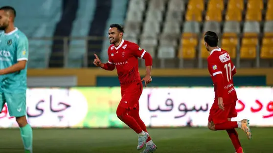 حرکت بحث‌برانگیز اورونوف در بازی پرسپولیس حسابی آتش به‌پا کرد