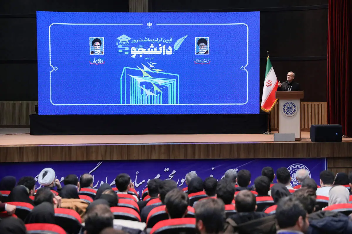 رئیس‌جمهور در دانشگاه شریف: اگر مشکلات را نپذیریم، راه‌حلی پیدا نخواهیم کرد!
