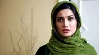 سلفی آسانسوری صورتی و آبی سپیده خداوردی