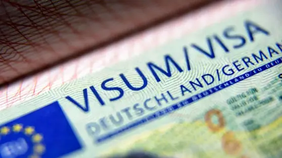 بلاتکلیفی هزاران ایرانی پشت در سفارتخانه‌های اروپایی