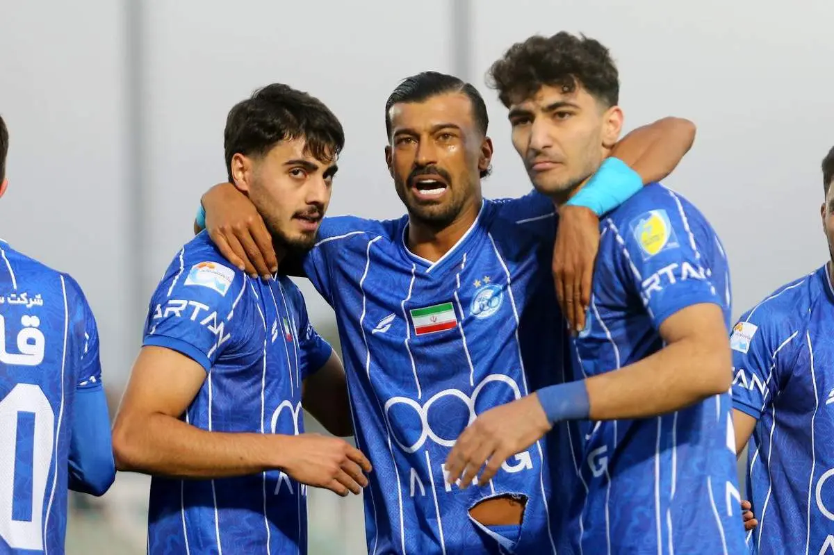 رضاییان در استقلال می‌ماند یا می‌رود؟/ بغل‌کردن‌ها صوری است