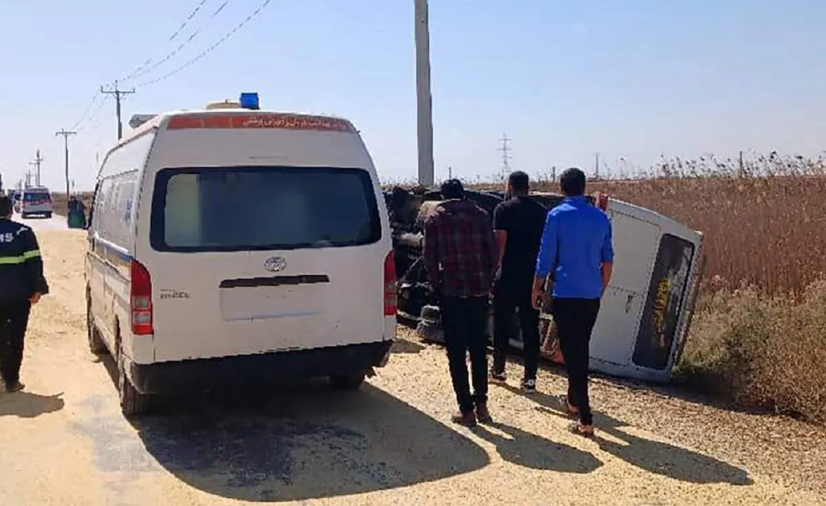 تصادف مینی‌بوس و تریلی در محور خرمشهر-اهواز، ۱۵ مصدوم برجای گذاشت