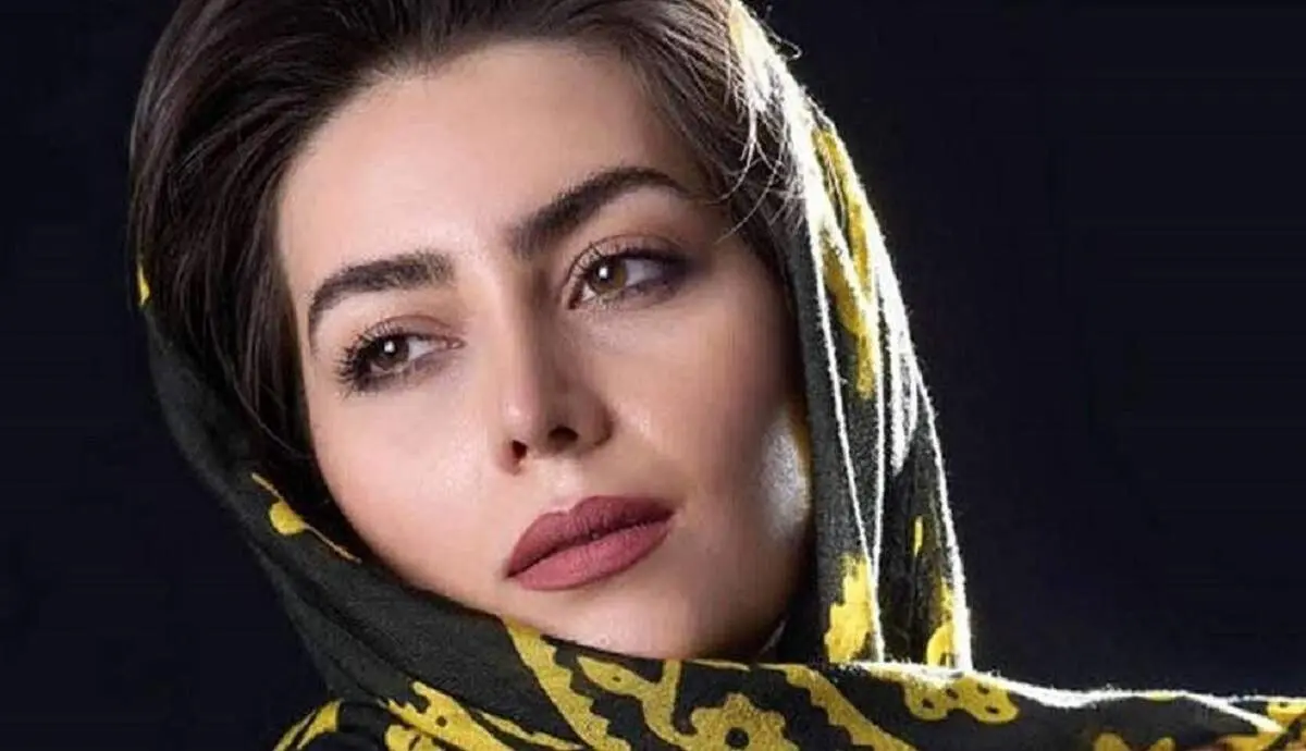 استایل تمام‌آبی «روژان» سریال نون‌خ؛ هدیه بازوند دوباره نگاه‌ها را به خود جلب کرد