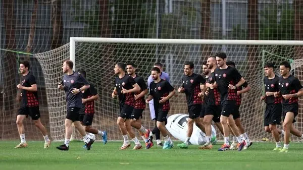 خبر عجیب برای پرسپولیسی‌ها: پسر سرمربی پرسپولیس در آستانه ورود به کادر فنی!